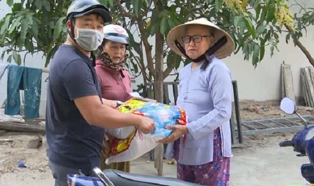 Làm việc thiện giúp đỡ người yếu thế