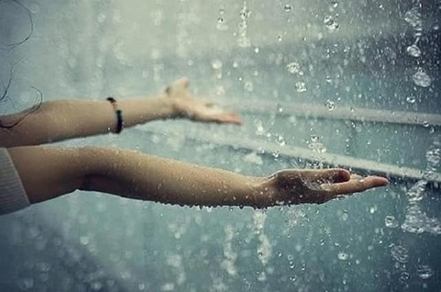 Mỗi giấc mơ về mưa đều báo hiệu những con số khác nhau