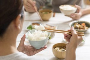 Mỗi giấc mơ về ăn cơm thường báo hiệu những con số khác nhau