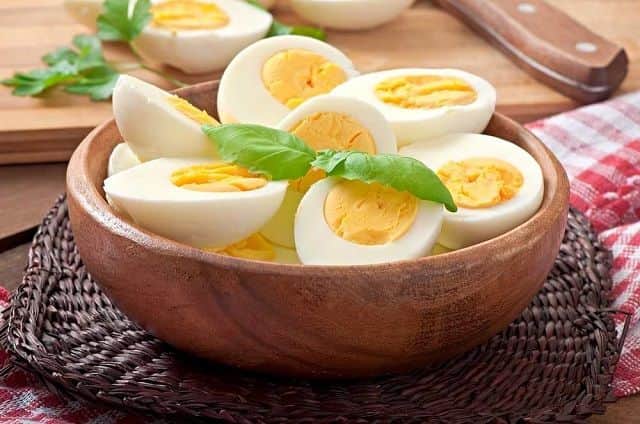 Chiêm bao nhìn thấy trứng vịt thường báo hiệu điều may mắn