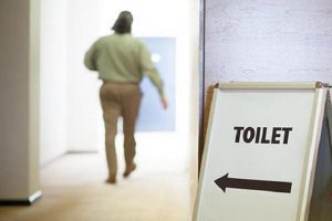 Chiêm bao thấy đi vệ sinh thường báo hiệu sự may mắn
