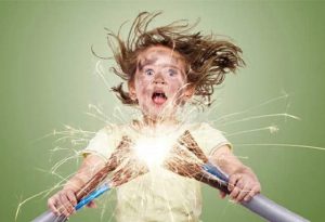 Chiêm bao điện giật có tia lửa báo hiệu bạn sắp gặp nhiều thất vọng