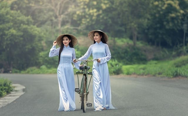 Chiêm bao thấy đang mặc hoặc cởi áo dài báo hiệu bạn sắp thoát khỏi lo lắng