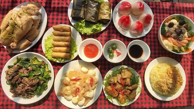 Chiêm bao thấy ăn cỗ quá mặn báo hiệu bạn đang thiếu sự tin tưởng vào những người xung quanh