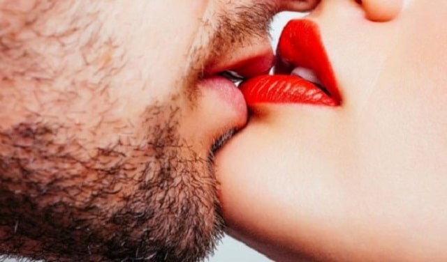Giải mã giấc mơ thấy nụ hôn? Đánh con gì dễ trúng nhất?