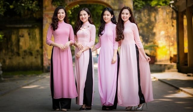 Mơ thấy áo dài mang ý nghĩa gì? Đánh con lô bao nhiêu?