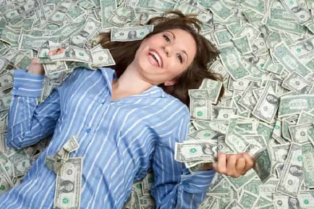 Mơ thấy nhiều tiền đánh con gì và có ý nghĩa như thế nào?