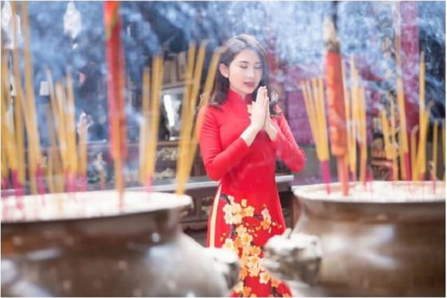 Nằm mơ thấy đi chùa đánh con gì? Ý nghĩa chiêm bao đi chùa